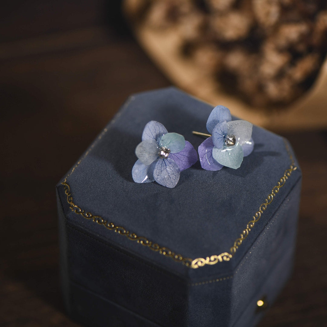 Ohrstecker mit Hortensienblüten in 4 Farbtönen, Blau