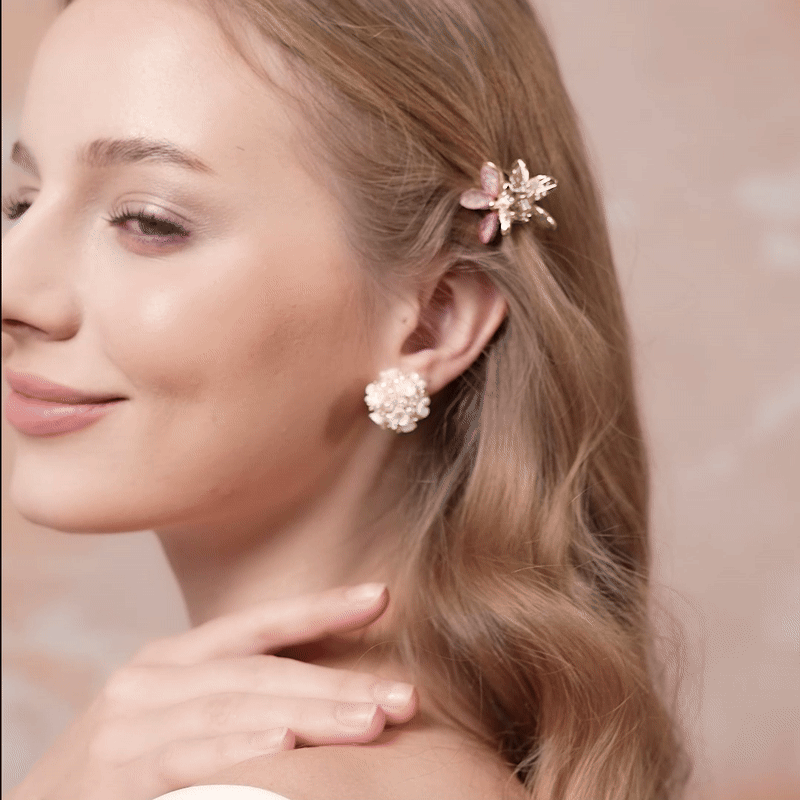 Zweiwege-Ohrstecker mit Perlen und Blumen vorne und hinten