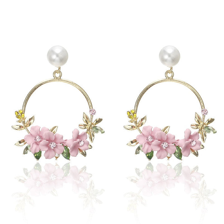 Flower and Pearl Earrings in Gold