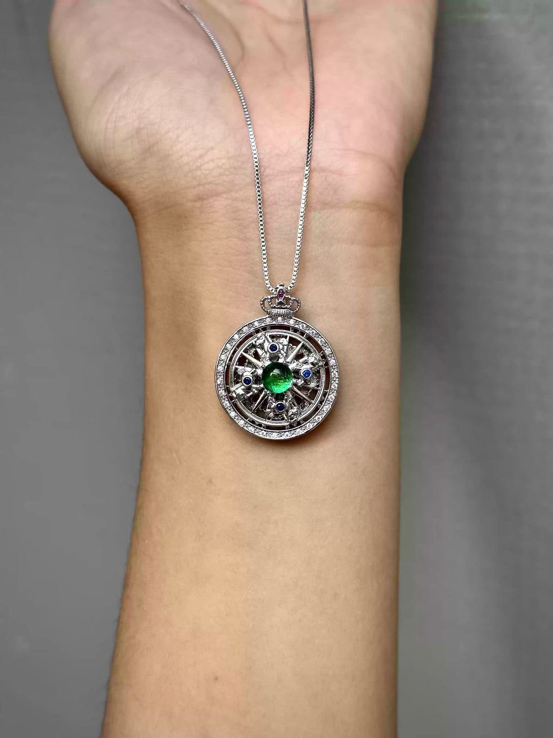 The Rotating Crown Horse Real Jewel Beetle Wing Spinner Necklace - Handmade Kinetic Nature Art - Iridescent Green Luxury Pendant