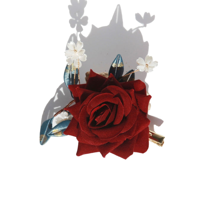 Alecs rote Rosen-Haarspange