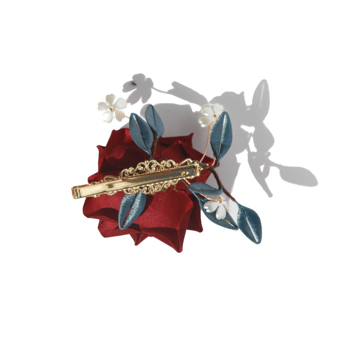Alecs rote Rosen-Haarspange