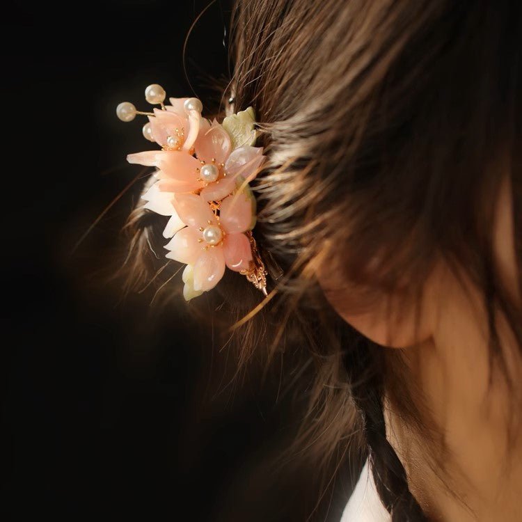 Haarspange mit Kirschblüten-Perlengarten