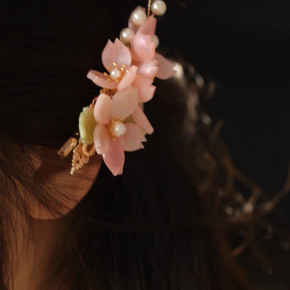 Haarspange mit Kirschblüten-Perlengarten