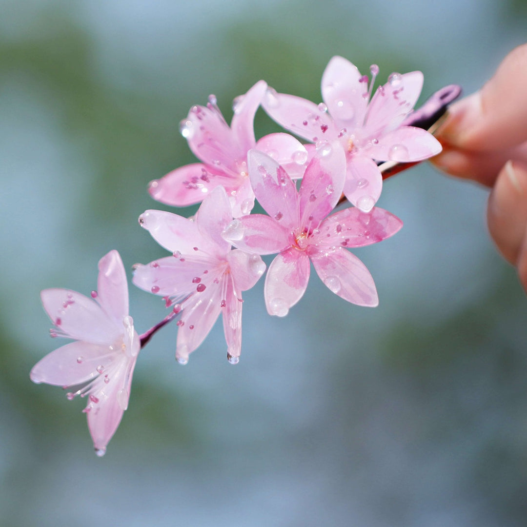 Taufrische Kirschblüten-Haarspange