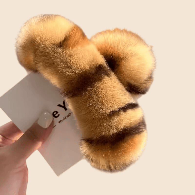 Fluffy hair clips, simple hair,gathering clips, stylish hair accessories with an advanced INS - style fluffy hair clips