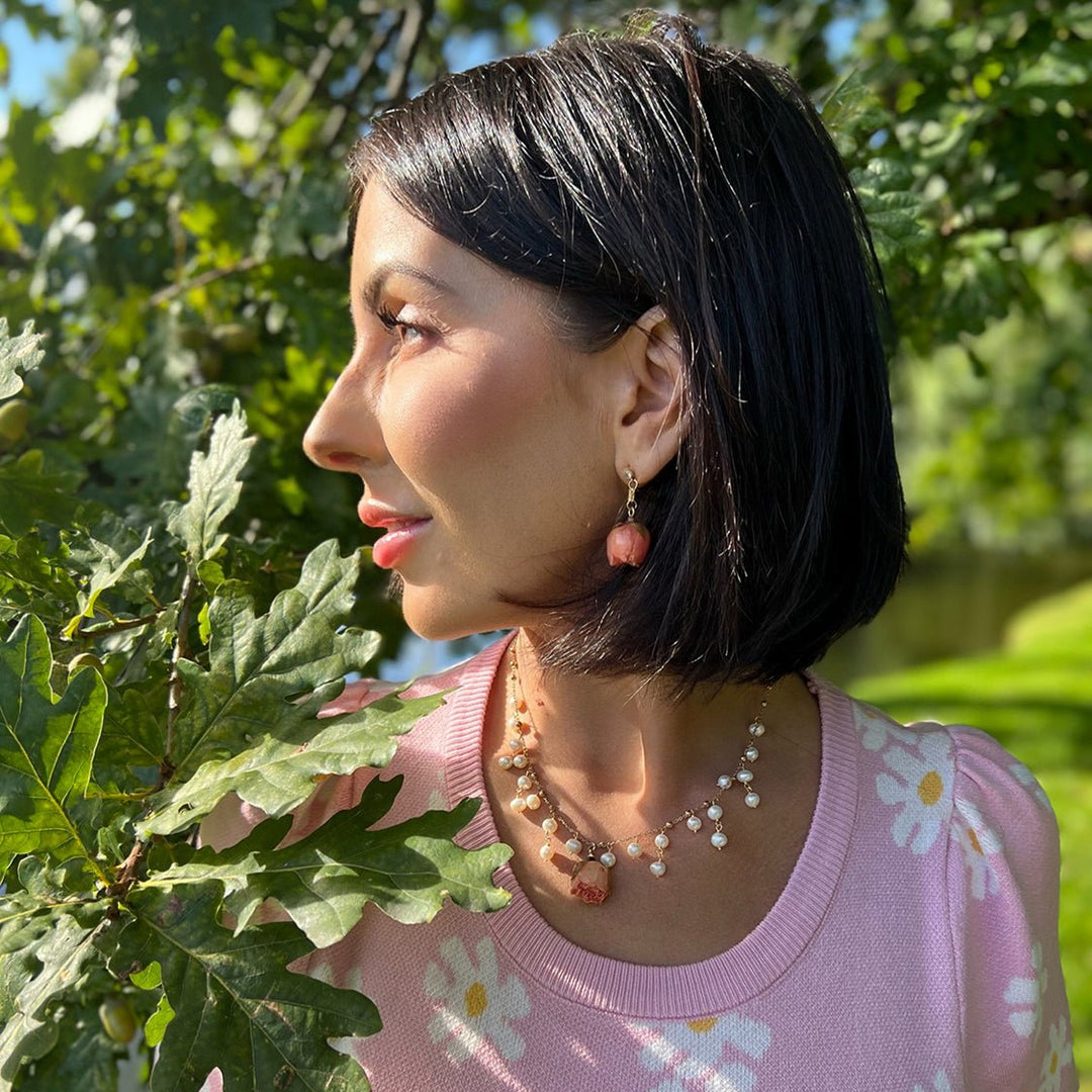 Rosa Rosenknospen-Halskette mit Naturperlen