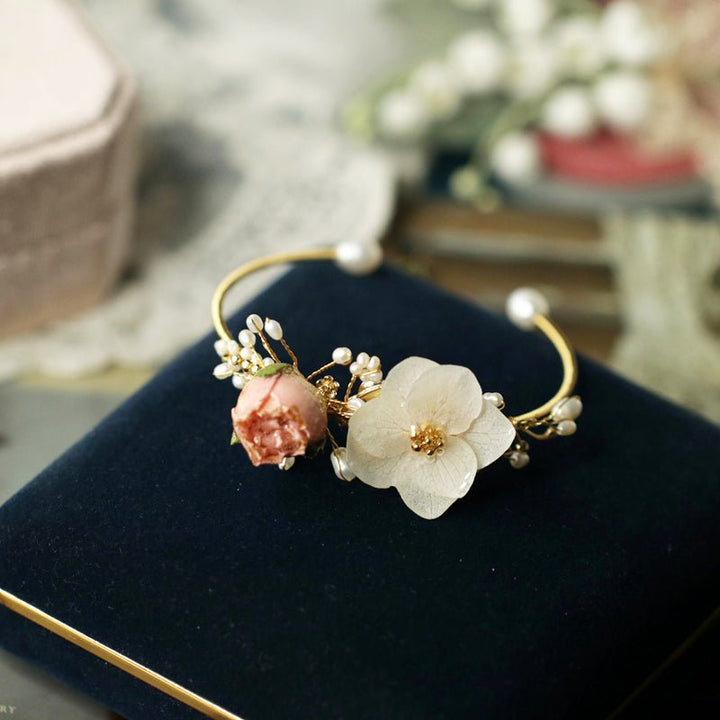 Rosa Rosenknospen Weiße Hortensien Blumen Armband