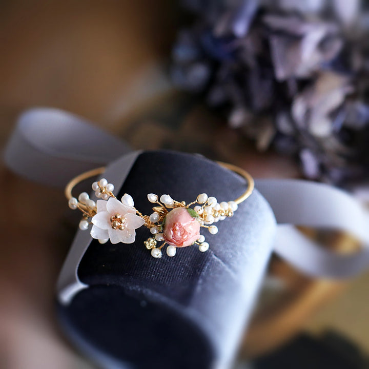 Rosa Rosenknospen Weiße Hortensien Blumen Armband