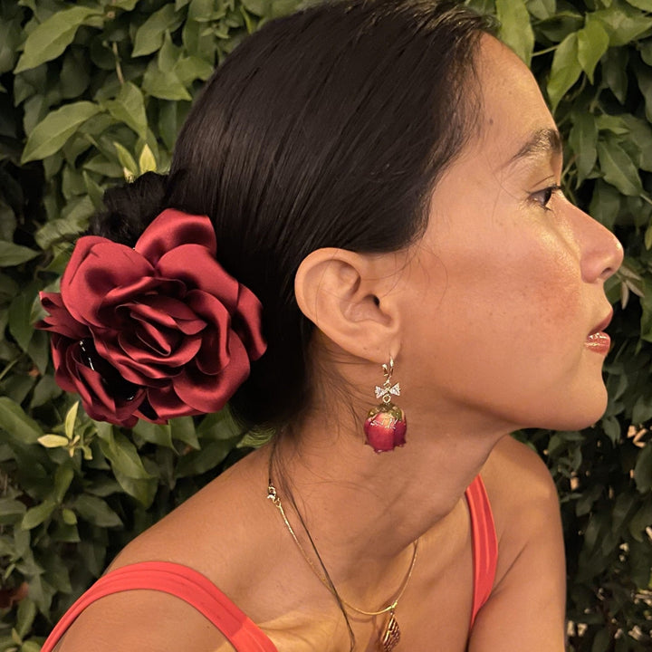 Rote Haarklammer aus Seidenrose