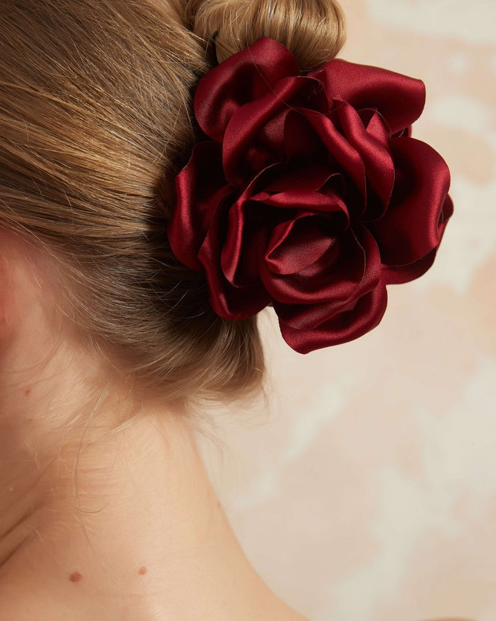 Rote Haarklammer aus Seidenrose