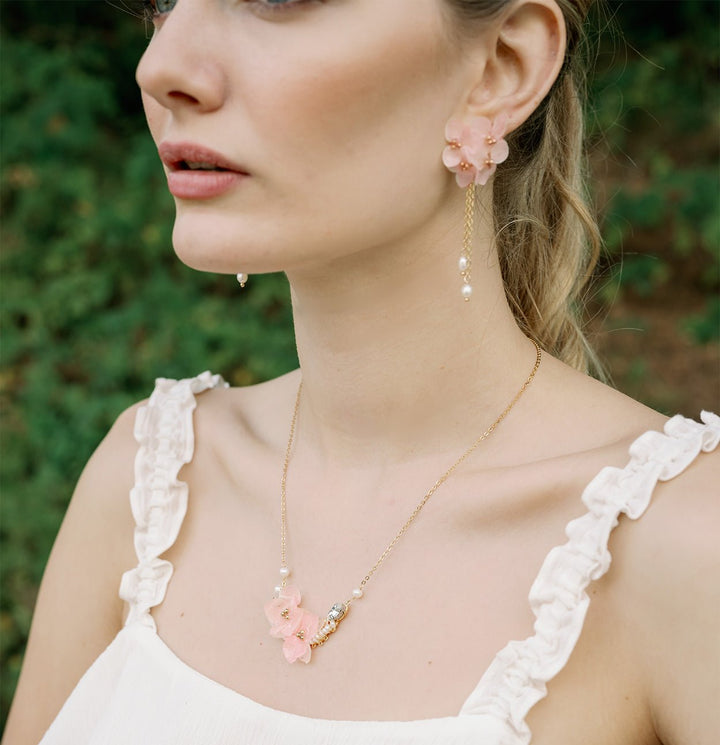 Tiana – Mehrlagige Ohrringe mit rosa Hortensien