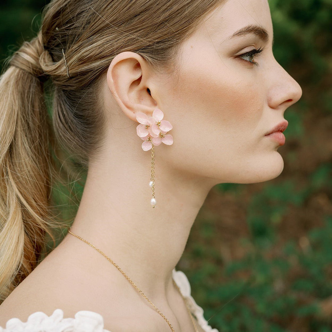 Tiana – Mehrlagige Ohrringe mit rosa Hortensien