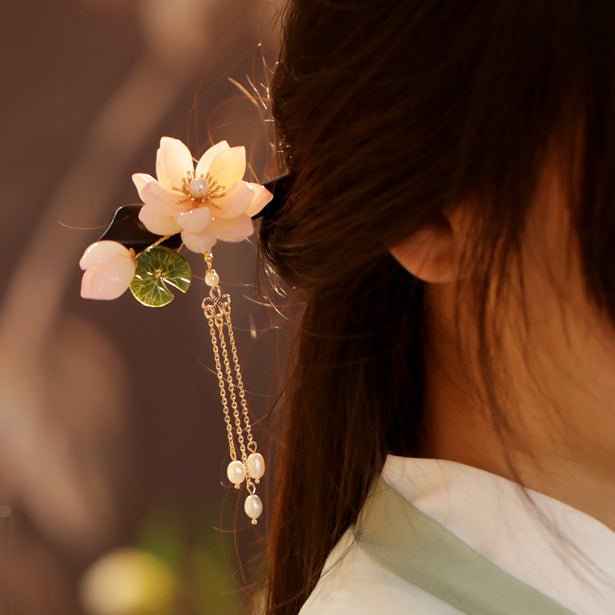 Translucent Lotus Garden Hair Stick