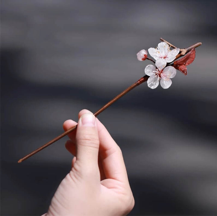 Weiß blühender Kirschblüten Haarstab