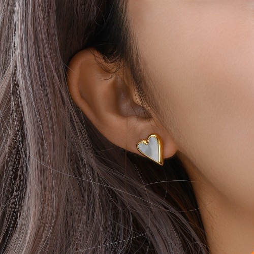 European and American Ins Style Minimalist Fashion White Shell Earrings, Niche Light Luxury Acrylic Heart-Shaped Ear Studs