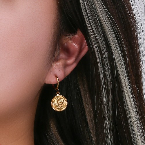 European and American INS Fashionable Personalized Simple Carved Ear Hoop Jewelry: Stainless Steel 18K Gold-Plated Snake Coin Pendant Earrings