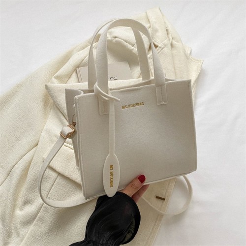 Simple and Fashionable Small Bag for 2023 Autumn New Style, Retro Single Shoulder Bag in Solid Color, Casual Crossbody Bag, Small Square Bag